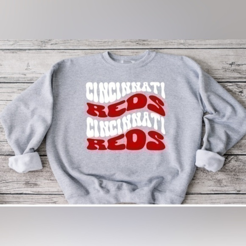 Cincinnati Reds Wavy Crewneck